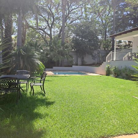 8 On Acacia Guesthouse Bedfordview Екстер'єр фото