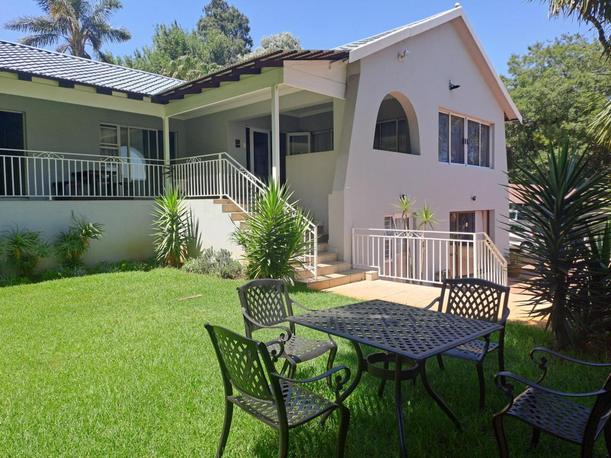 8 On Acacia Guesthouse Bedfordview Екстер'єр фото