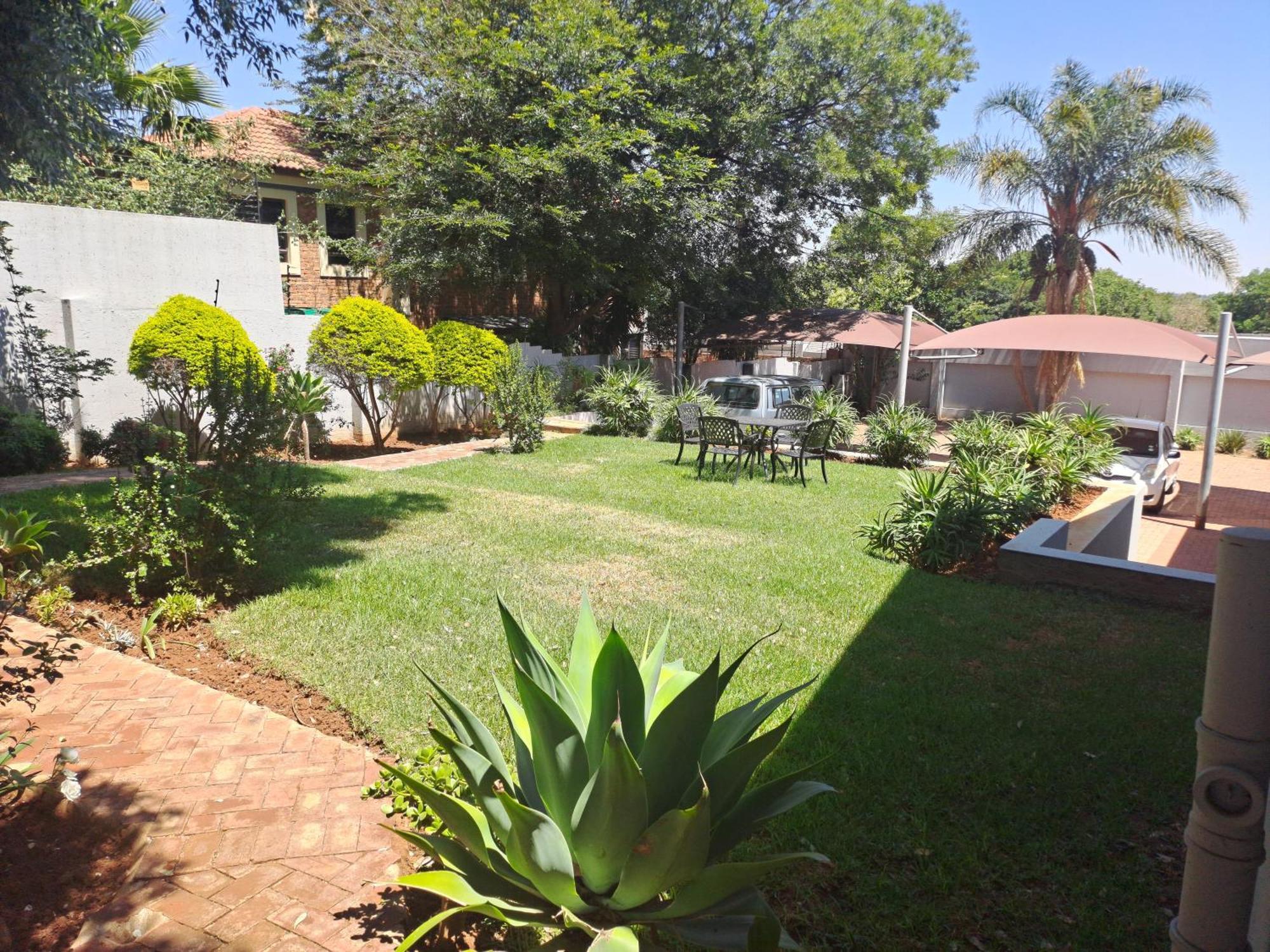 8 On Acacia Guesthouse Bedfordview Екстер'єр фото