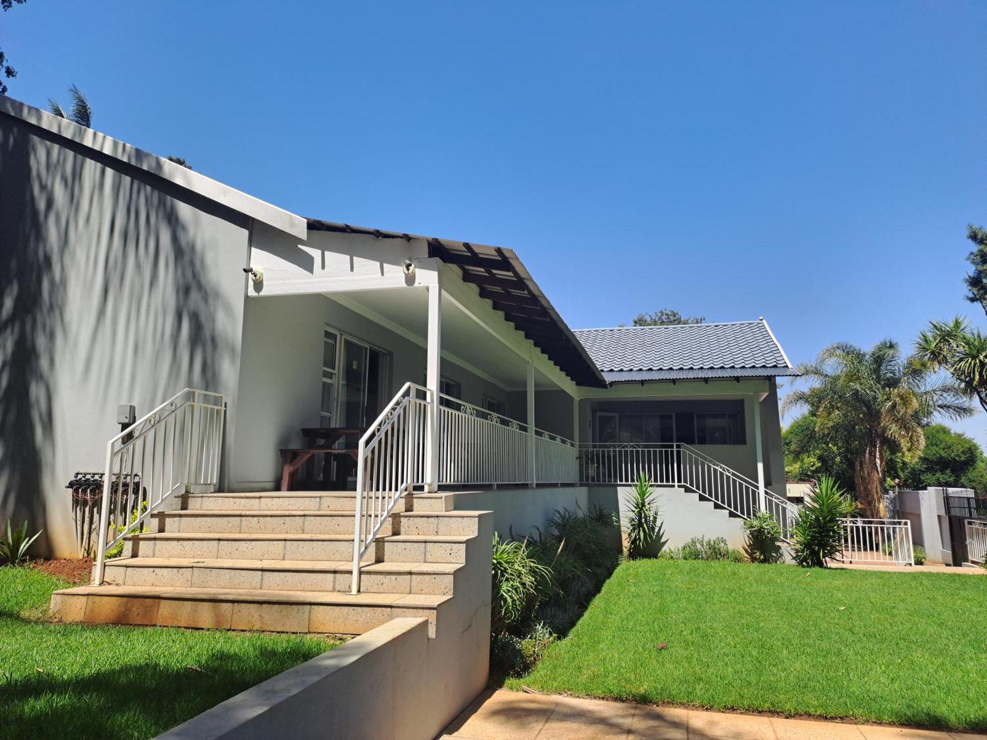 8 On Acacia Guesthouse Bedfordview Екстер'єр фото