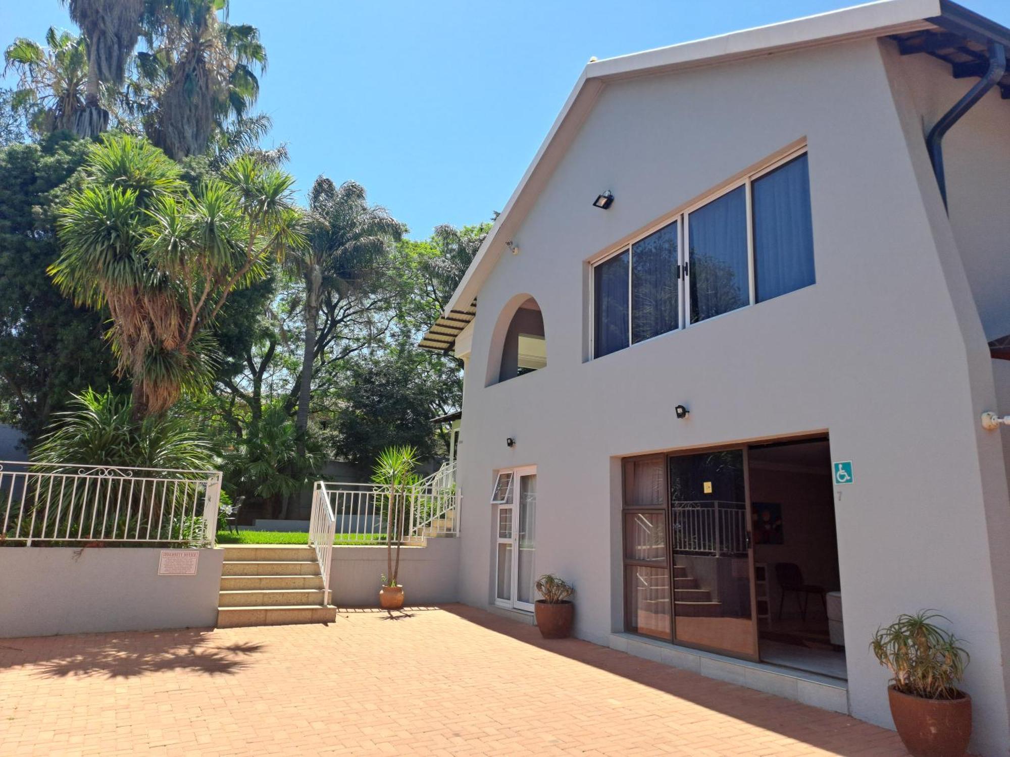 8 On Acacia Guesthouse Bedfordview Екстер'єр фото
