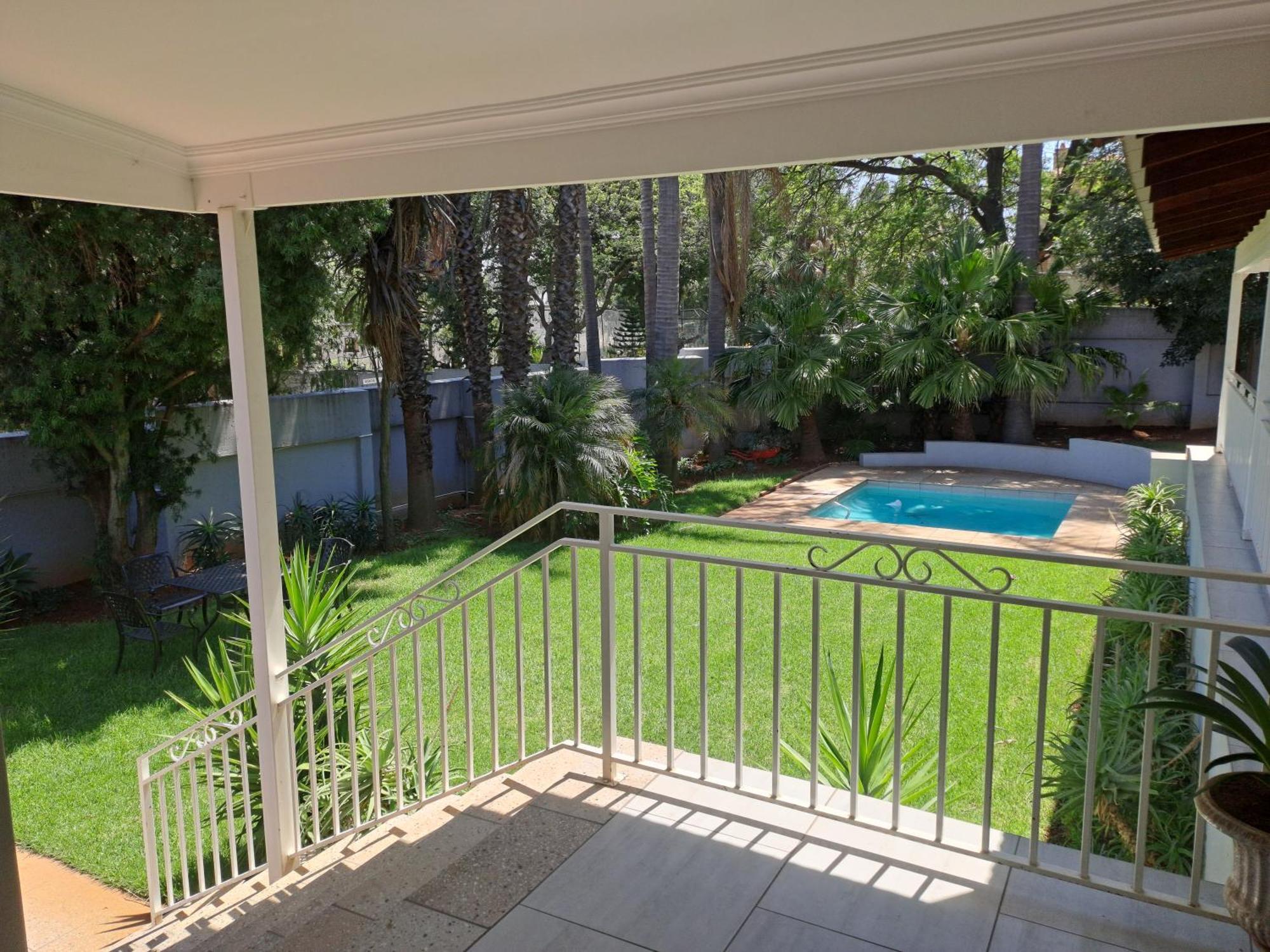 8 On Acacia Guesthouse Bedfordview Екстер'єр фото