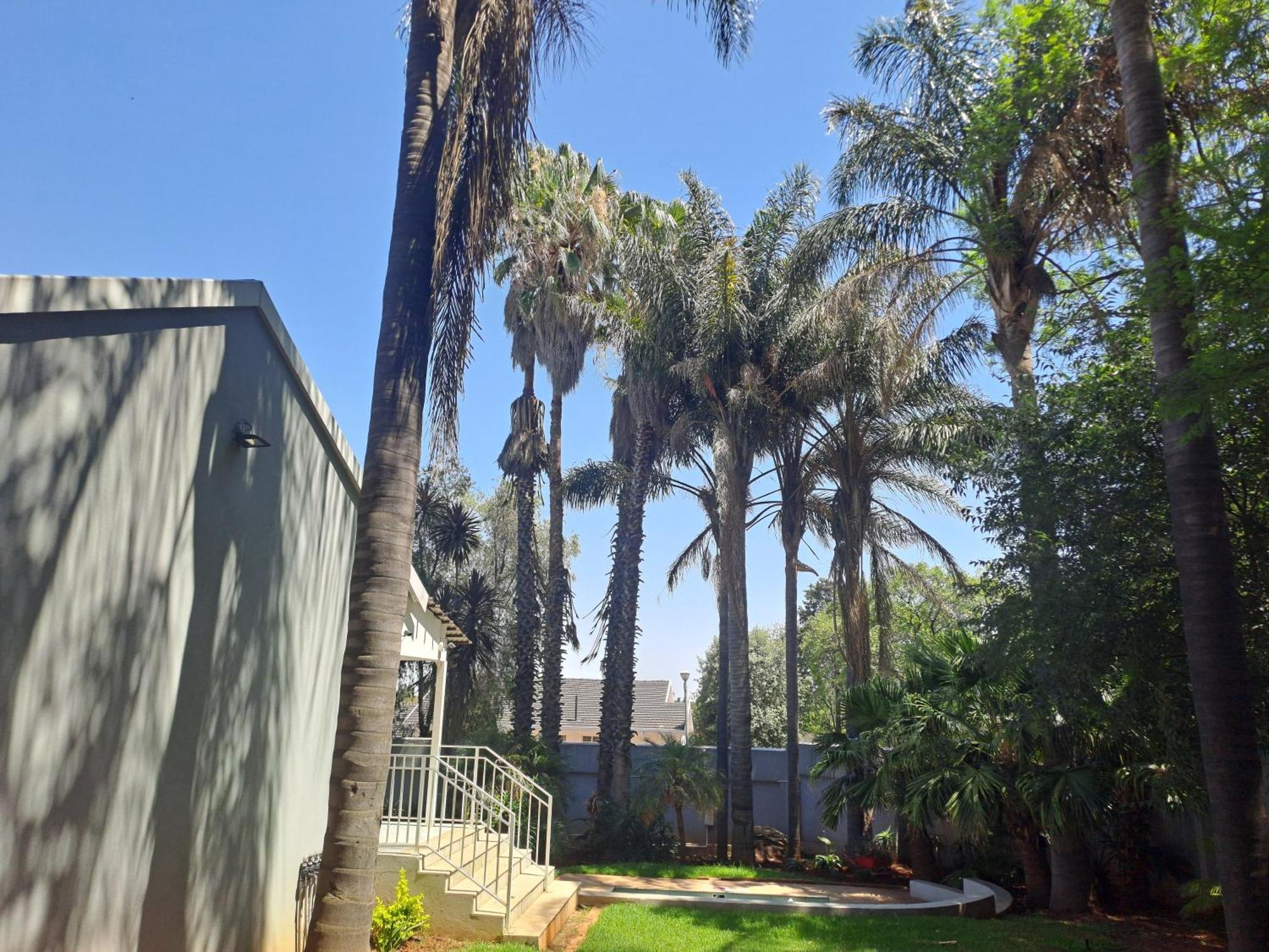 8 On Acacia Guesthouse Bedfordview Екстер'єр фото