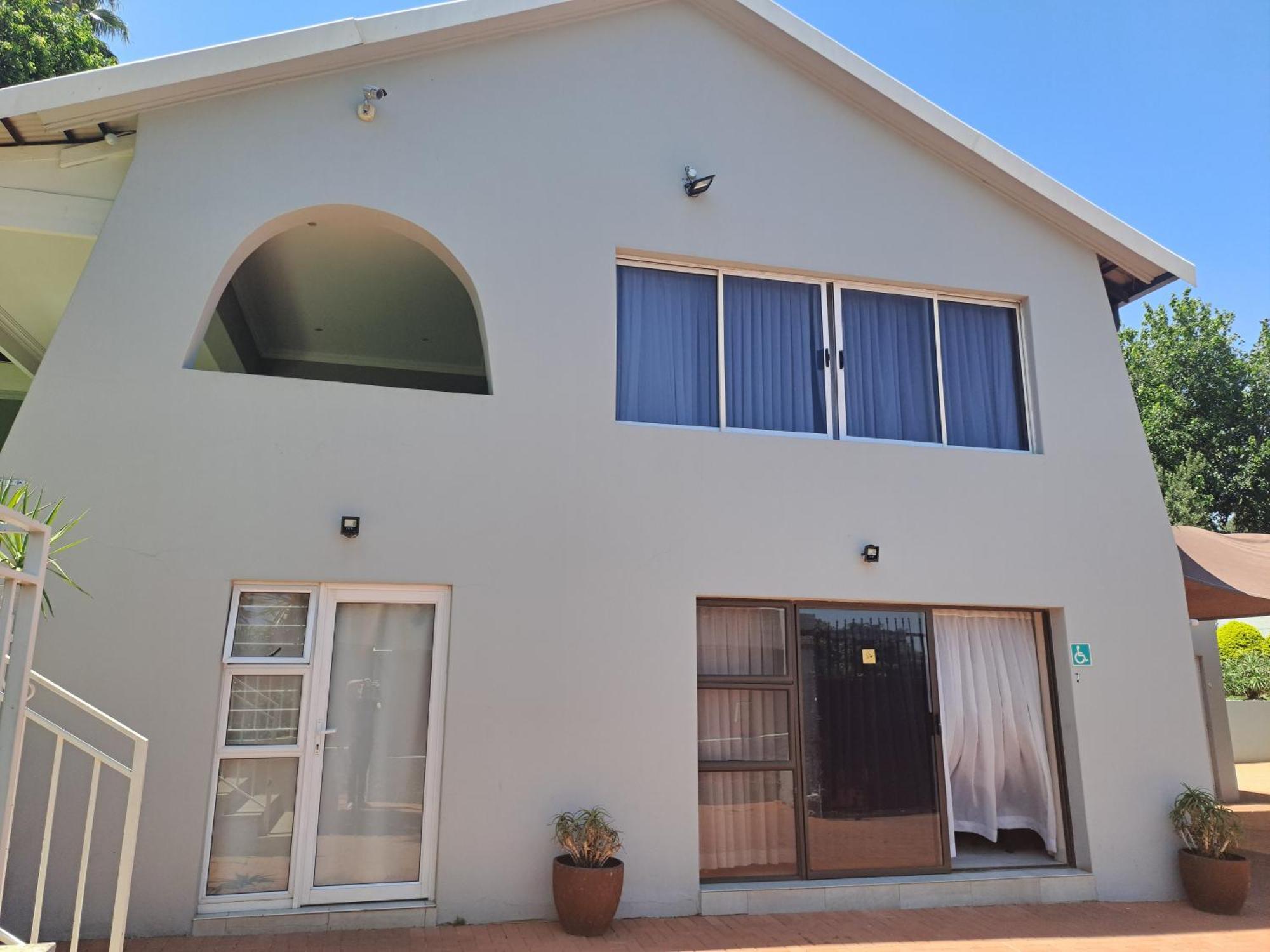 8 On Acacia Guesthouse Bedfordview Екстер'єр фото