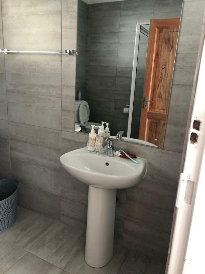 8 On Acacia Guesthouse Bedfordview Екстер'єр фото
