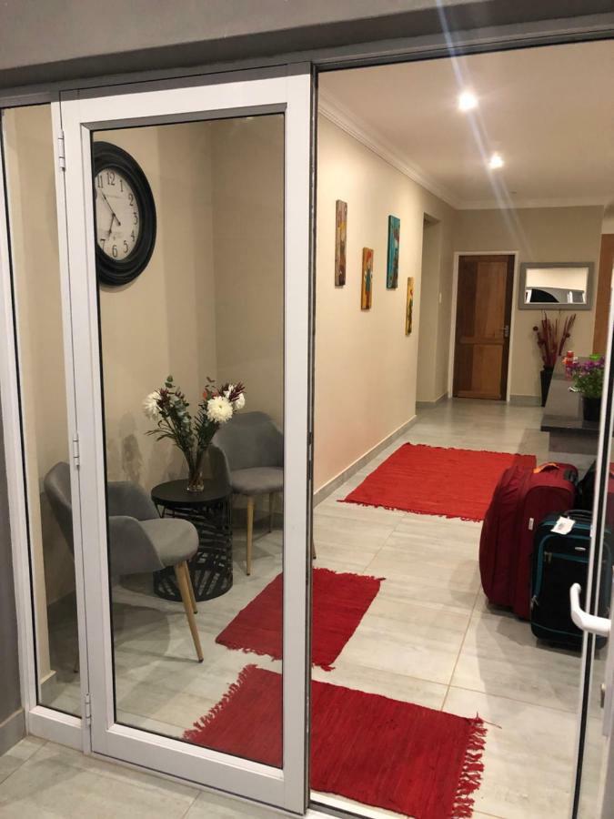 8 On Acacia Guesthouse Bedfordview Екстер'єр фото