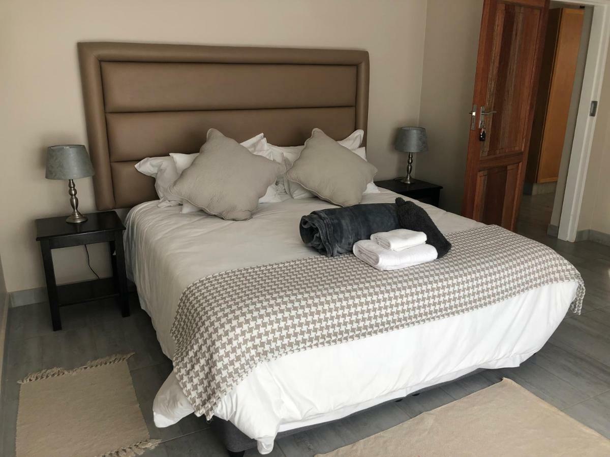 8 On Acacia Guesthouse Bedfordview Екстер'єр фото
