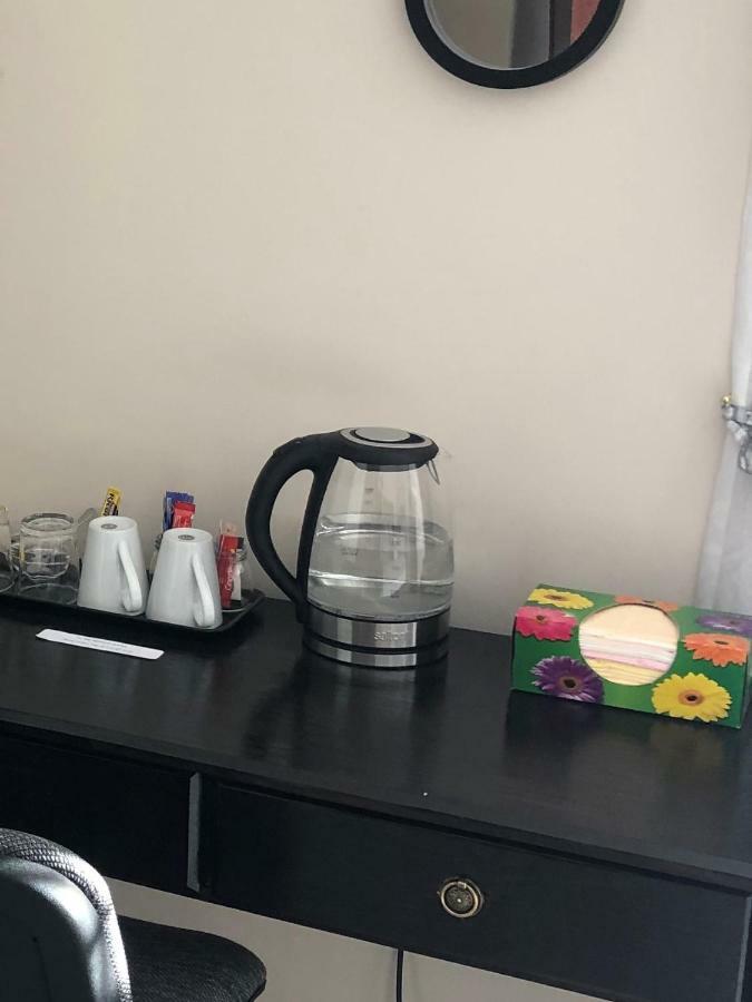 8 On Acacia Guesthouse Bedfordview Екстер'єр фото