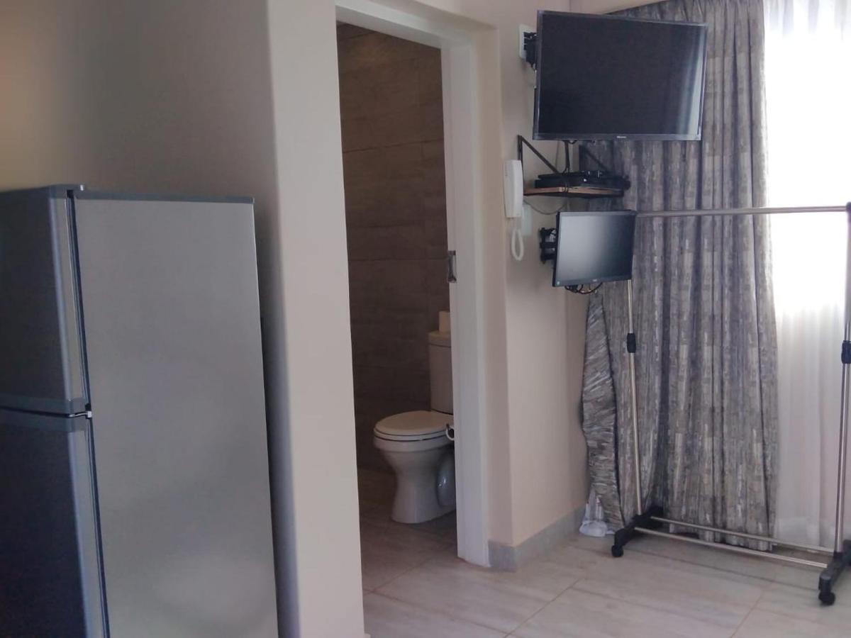 8 On Acacia Guesthouse Bedfordview Екстер'єр фото